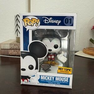 Funko Pop! Vinyl: Disney - Mickey Mouse #01 Diamond Hot Topic (Exclusive) in box